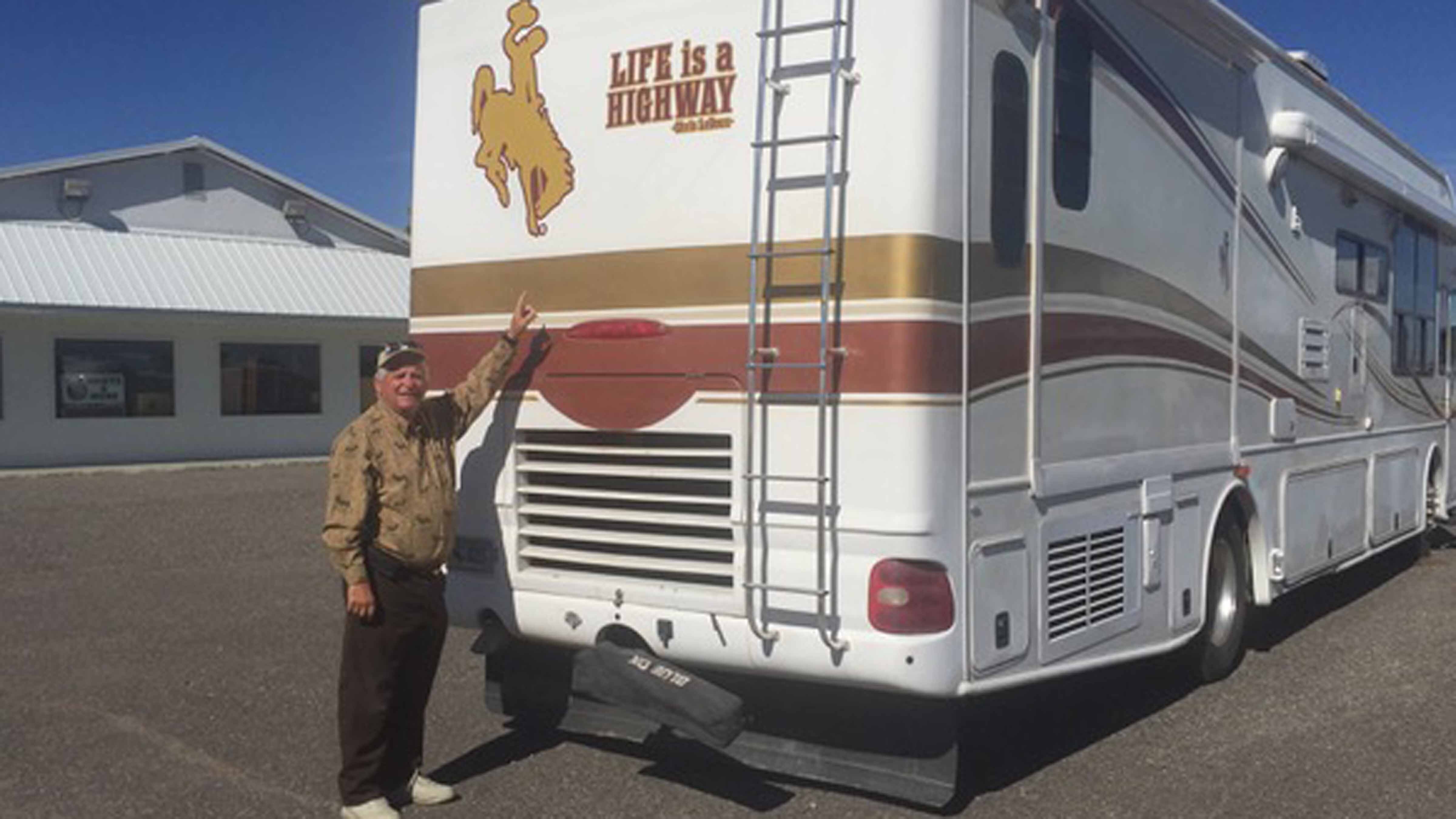 daily_cowboy's tweet card. Columnist Bill Sniffin writes, “Traveling by RV is like having your house on your back. And the wide open spaces here in the Big Empty are very hospitable…
