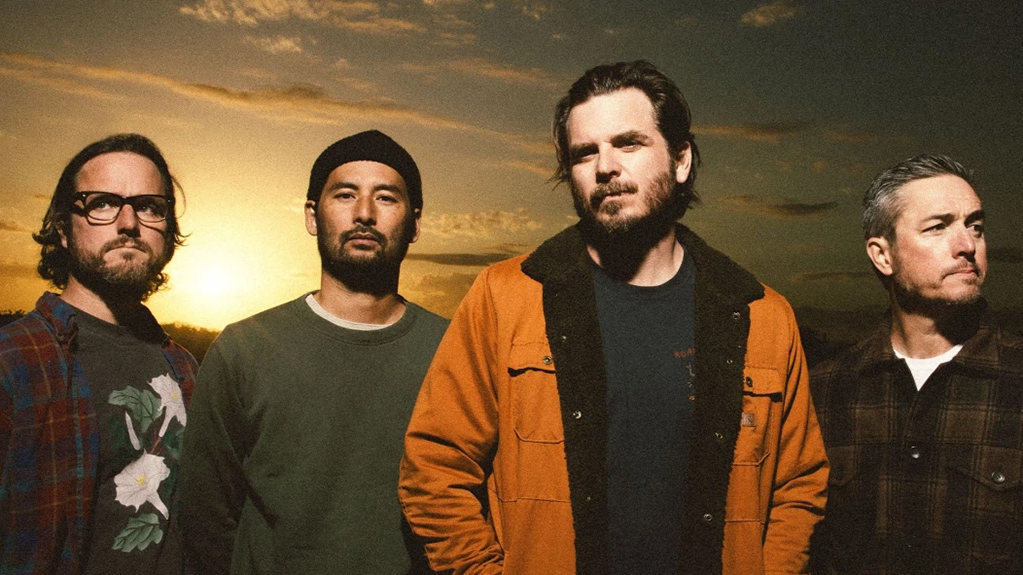 RockZone's tweet card. Thrice presentan su nuevo disco con el single 'Gnash'