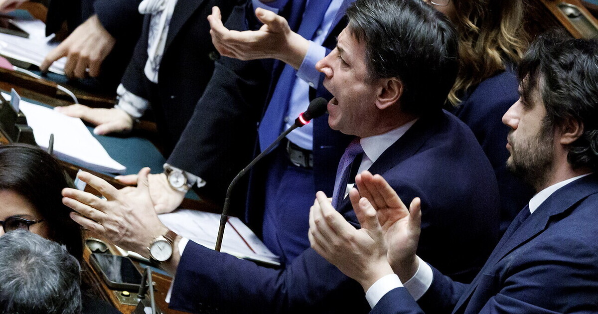 lucianocapone's tweet card. Un anno fa, il presidente del M5s diceva che un numero enorme di famiglie "non riesce a pagare le rate". Ma i dati ora dicono che il tasso di default su mutui è 0,5%, il minimo storico. L'allarmismo...