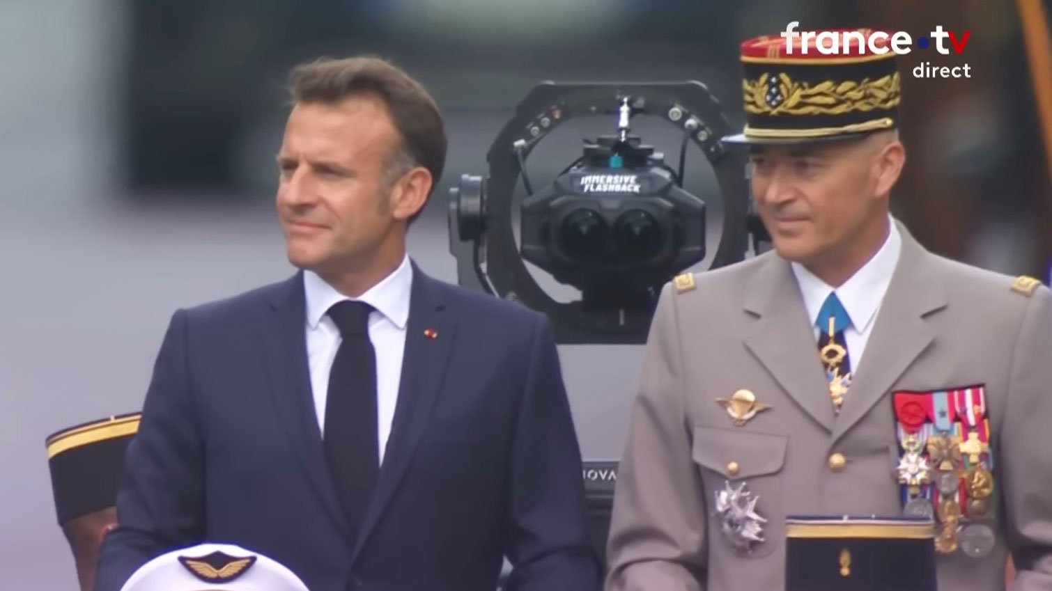 ImmersiveFlash's tweet card. Le traditionnel défilé militaire du 14 juillet sur les Champs-Élysées s'est transformé cette année en terrain d'expérimentation pour la vidéo immersive.