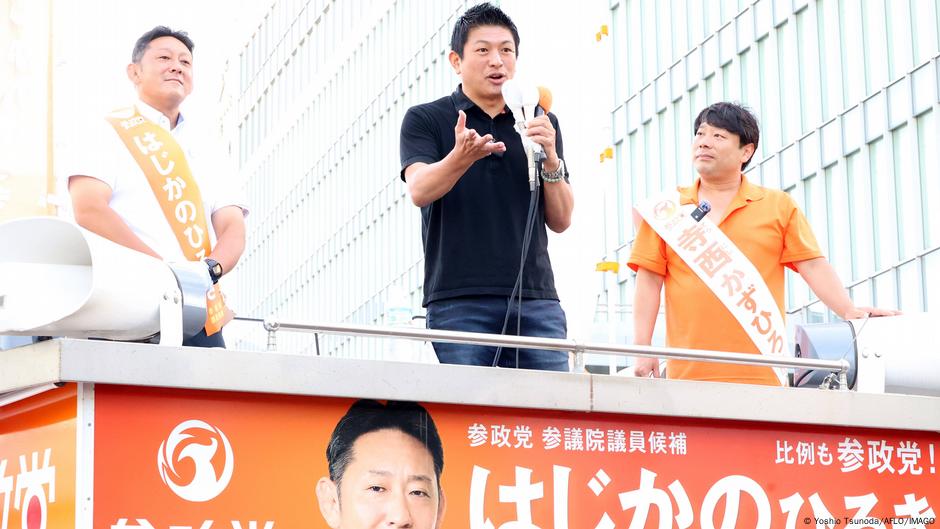 Searchlight_mag's tweet card. Sanseito, a new far-right party with a charismatic leader, Sohei Kamiya, came up big in Japan's parliamentary election by running on an anti-immigration, nationalist platform under the slogan...