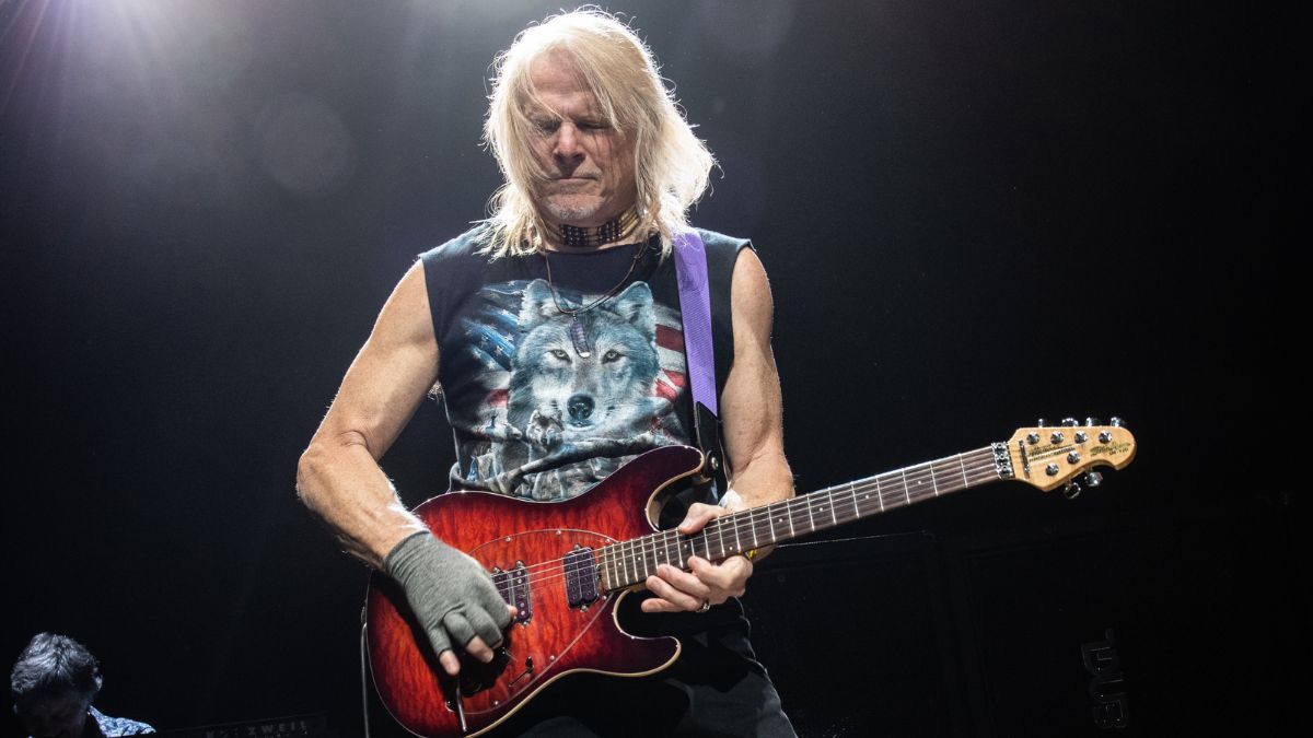 GuitarWorld's tweet card. Appearing at a book launch event, Morse took on five classic rock cuts with YouTube royalty in the tiny crowd