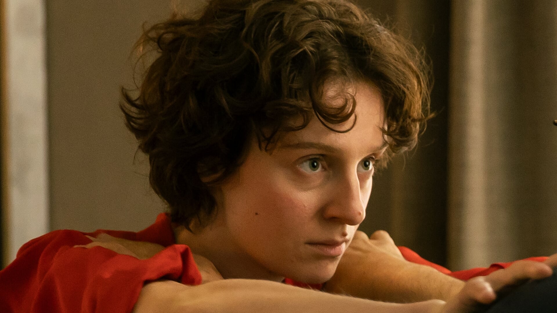 ndnl's tweet card. Etty, de zesdelige televisieserie over de Joods-Nederlandse schrijfster Etty Hillesum gaat in première op het prestigieuze filmfestival van Venetië. Dat maakte de organisatie dinsdag bekend. Etty is...