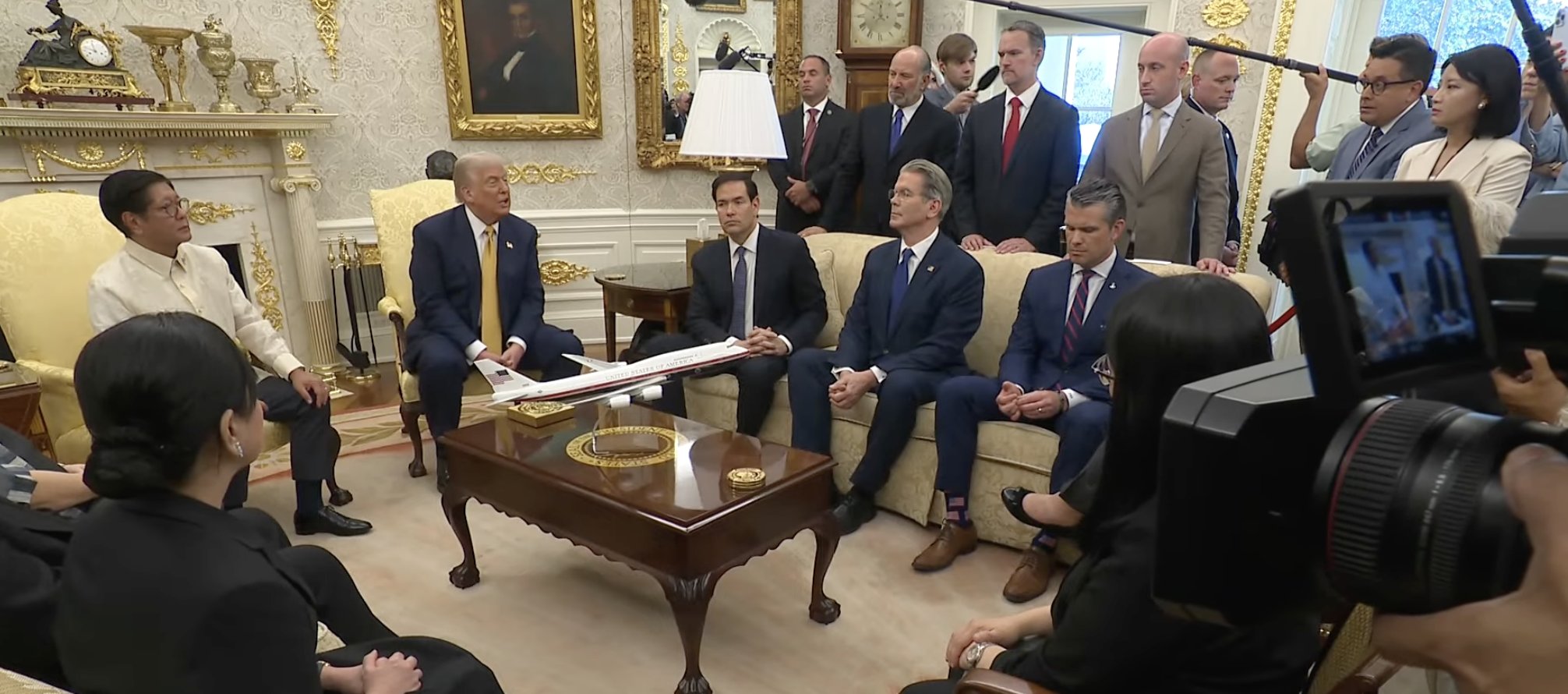 W7VOA's tweet card. Attached: 1 image “Whether it’s right or wrong, it’s time to go after people,” says President Donald Trump, accusing two former presidents, Barack Obama (“leader of the gang”) and Joe Biden, as well...