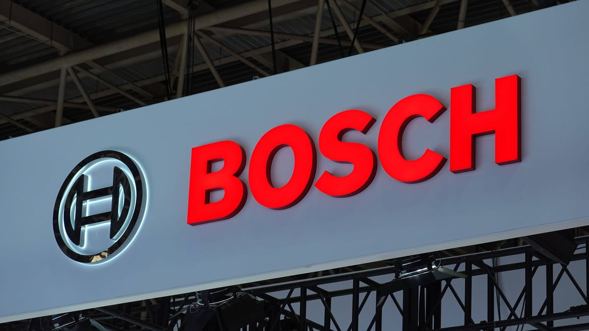 tomdabassman's tweet card. Der kriselnde Autozulieferer Bosch kappt am Standort Reutlingen 1.100 Arbeitsstellen. Konzernweit sind seit 2023 rund 14.000 Jobs weggefallen. Und der Umbau geht weiter.