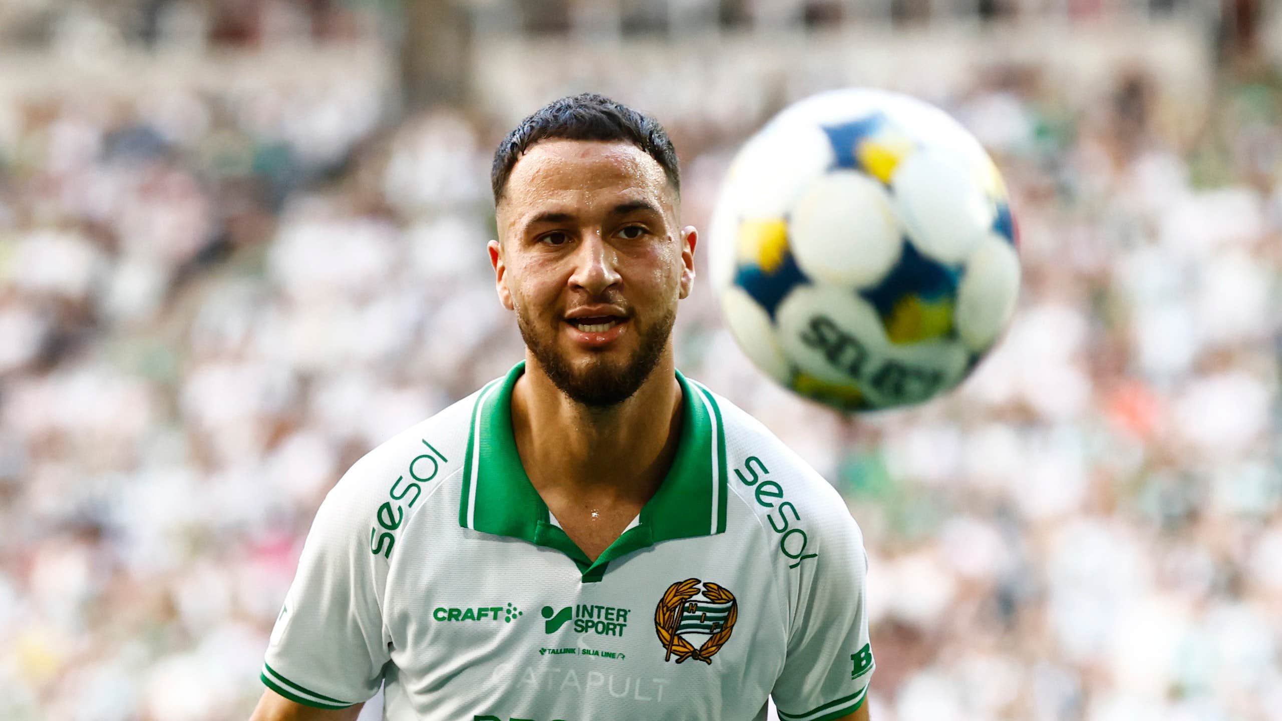 AnelAvdic's tweet card. Abdelrahman Boudah besöker en utländsk klubb. Därmed får Hammarby klara sig utan 25-åringen i Europakvalmatchen mot Charleroi. Enligt Expressens källor jobbar en klubb i Japan på att värva Boudah –...