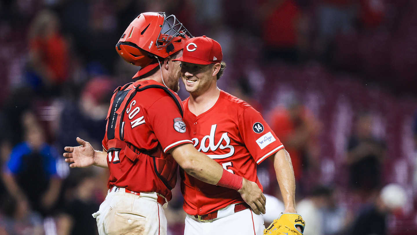 RedsTalkSI's tweet card. The Reds are currently 52-49.