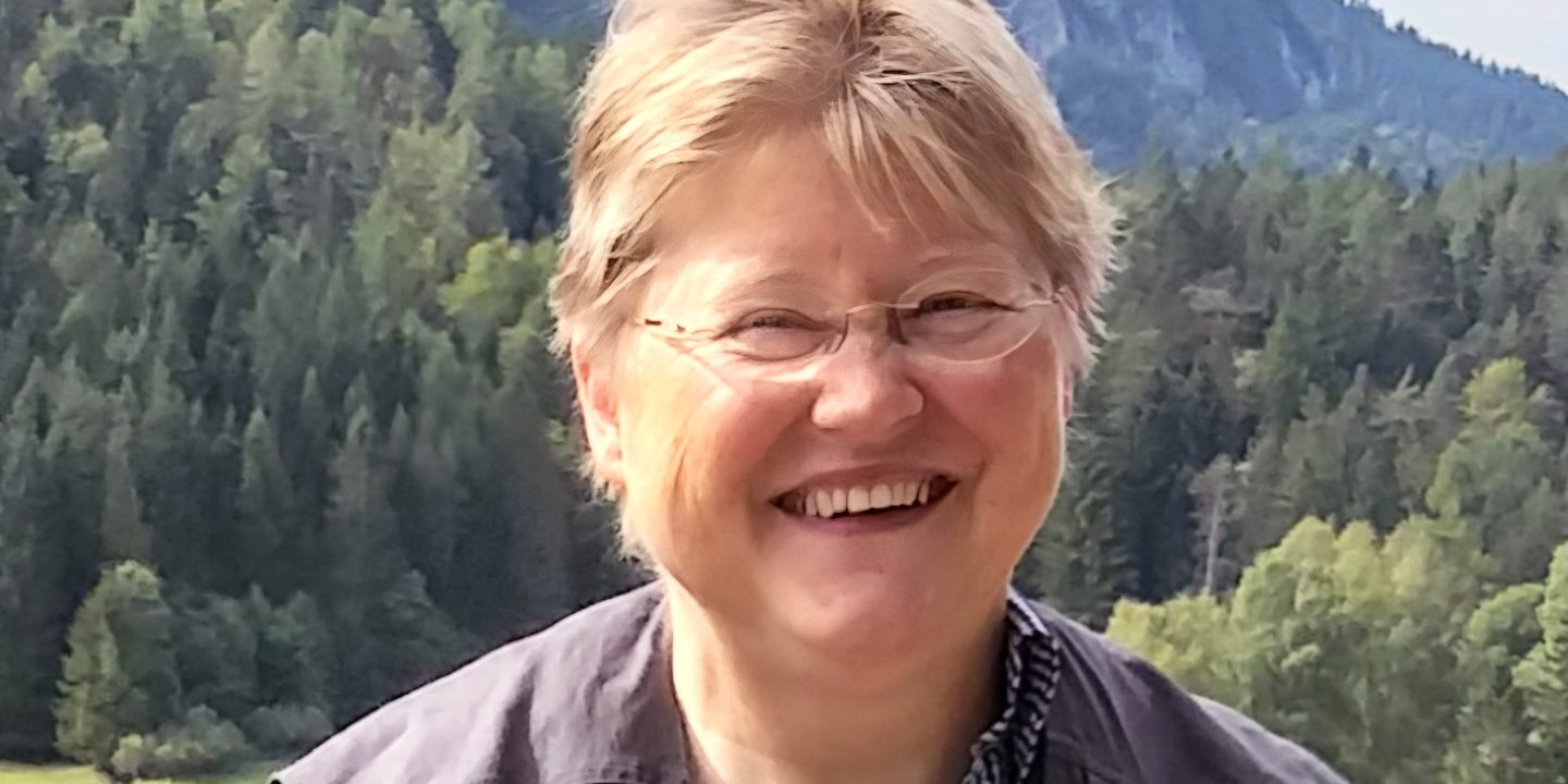 JuedischeOnline's tweet card. Zum Tod der Historikerin Edith Raim, die ein bedeutendes publizistisches Vermächtnis hinterlässt