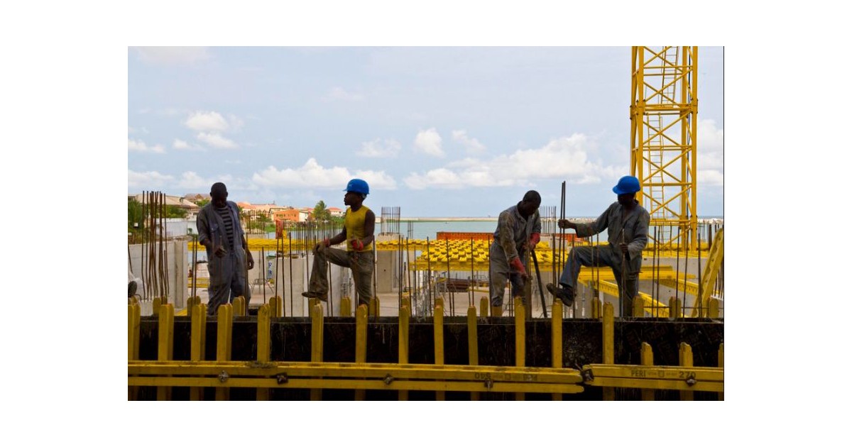 WorldBank's tweet card. Foreign aid, a critical lifeline for billions, is shrinking, after becoming fragmented at an alarming rate over the last two decades. Amidst this global turbulence, the World Bank Group is supporting...