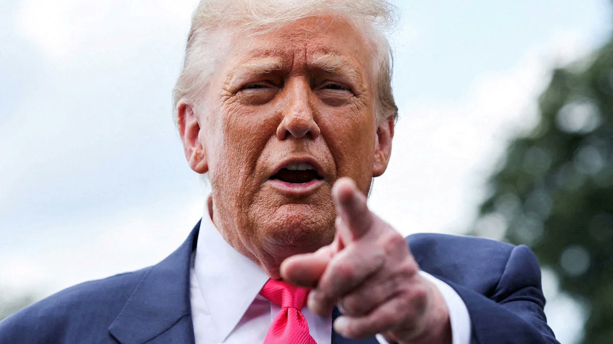 SZ's tweet card. Wie Donald Trump den Unmut seiner Anhänger in der Epstein-Affäre von sich ablenkt
