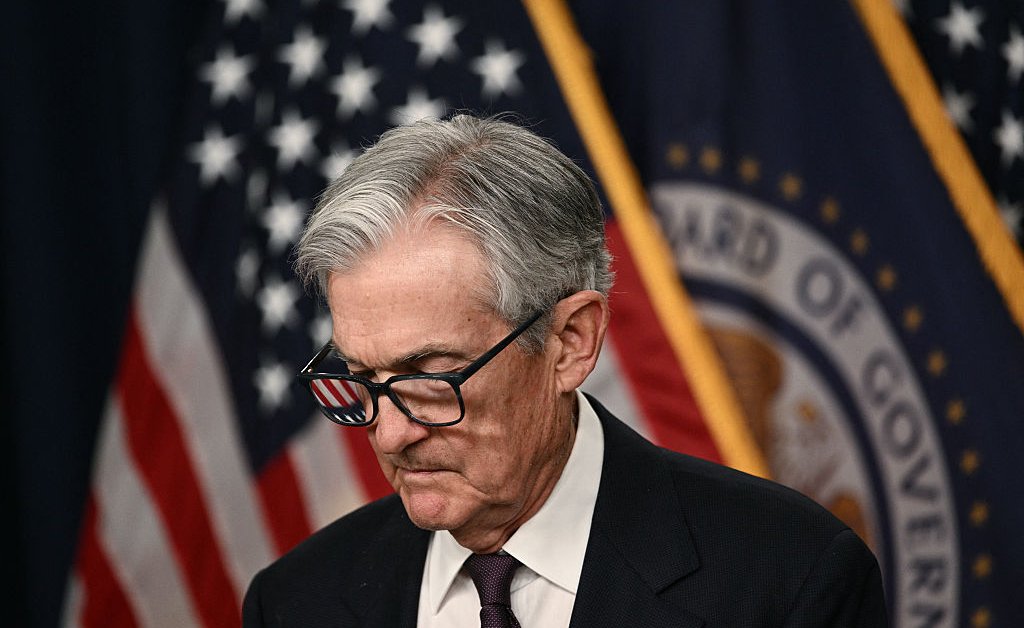 ahkyee's tweet card. The fight between President Donald Trump and Fed Chair Jay Powell is about the value of money, explains Ray Dalio.