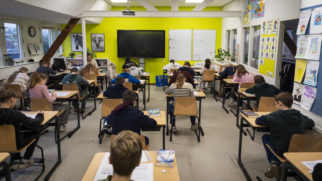 CasperHuls's tweet card. Leerlingen hebben dit schooljaar voor de tweede keer de doorstroomtoets gemaakt op de basisschool. Maar die toets leidt tot grote verschillen tussen leerlingen en scholen, blijk uit een onderzoek van...