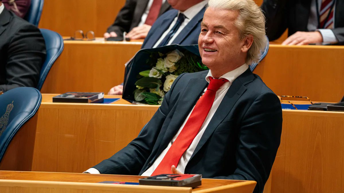 GrootKo's tweet card. Geert Wilders gaat los op het VVD-verkiezingsprogramma: “Asielbeleid pas op pagina 62, en dan nog niets concreets!”