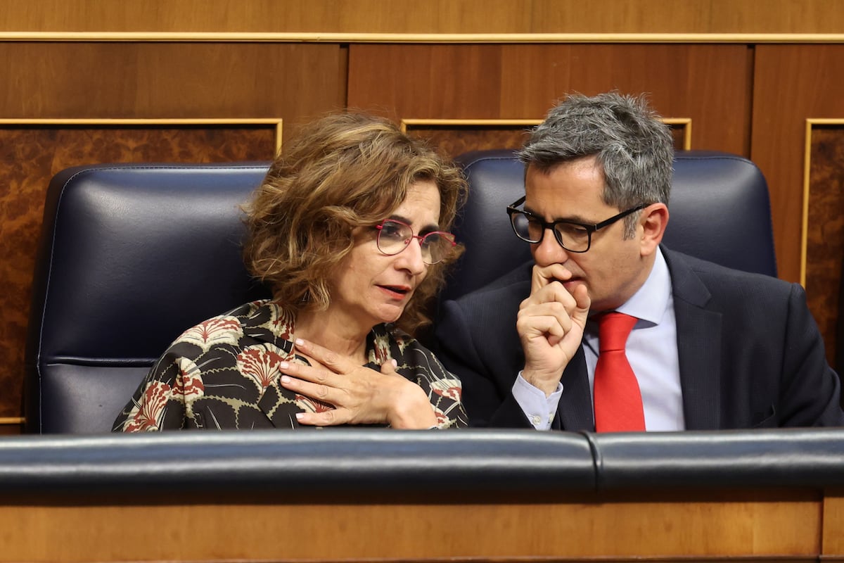 javiercasqueiro's tweet card. El Congreso rechaza las medidas por 183 votos en contra. El Ejecutivo salva las entregas a cuenta para las autonomías con el apoyo de los populares