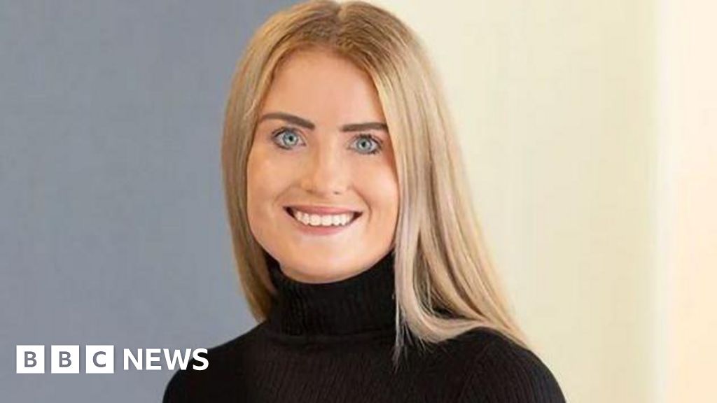BBCWorld's tweet card. Simone White died from methanol poisoning after drinking free shots in Laos, says her family.