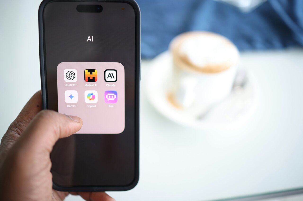 TechXplore_com's tweet card. Artificial intelligence chatbots are everywhere these days, from smartphone apps and customer service portals to online search engines. But what happens when these handy tools overestimate their own...
