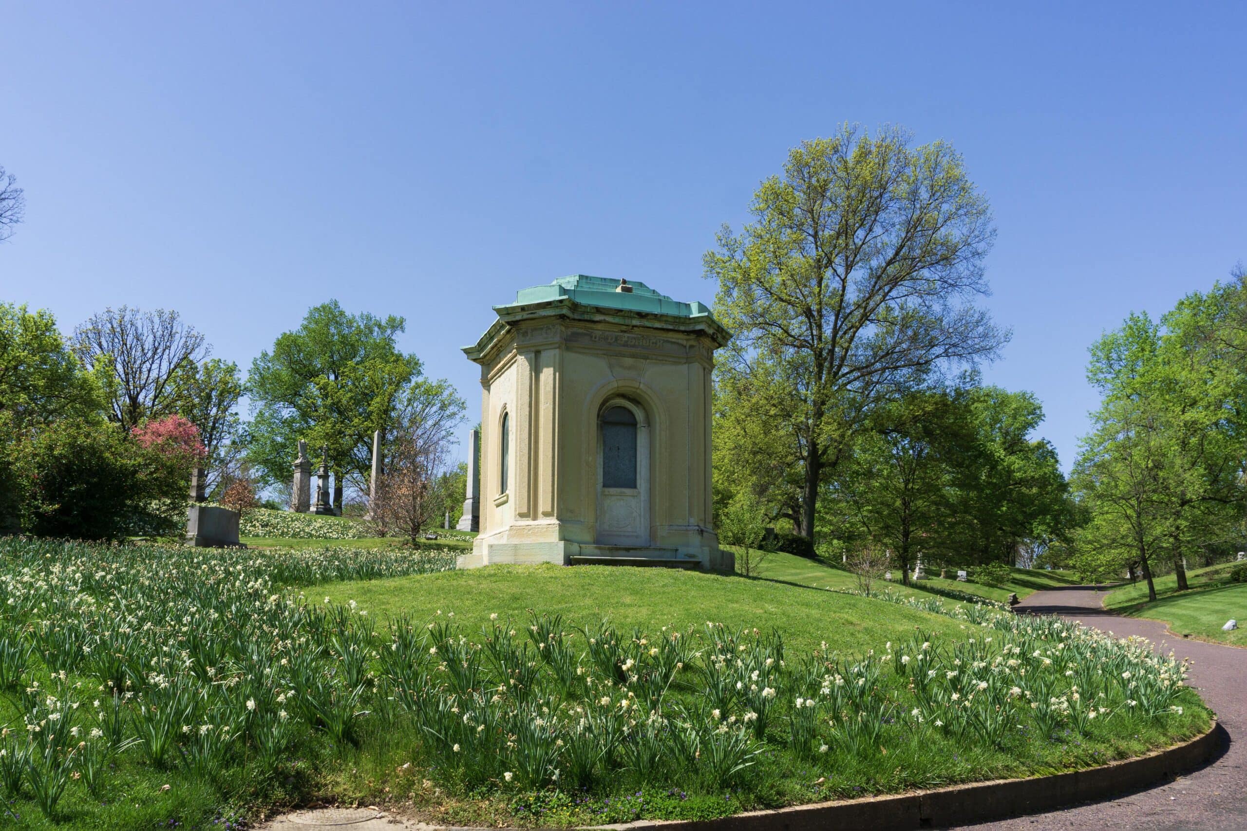 Adventuringgal's tweet card. Historic Bellefontaine Cemetery is one of the best hidden gems in St. Louis, Missouri, and a personal favorite. The nonprofit, nonsectarian cemetery and arboretum is celebrating its 175th anniversary...