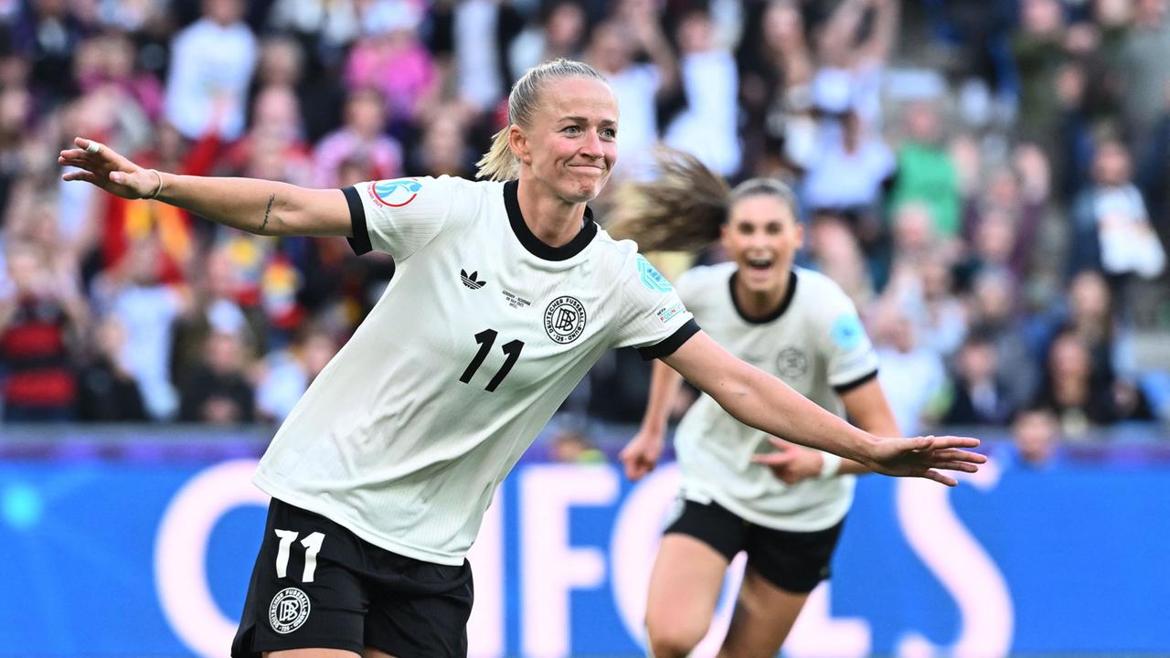 tagesschau_eil's tweet card. Die Deutsche Nationalmannschaft ist dem Viertelfinale bei der Fußball-Europameisterschaft einen entscheidenden Schritt nähergekommen. Die Elf gewann gegen Dänemark mit 2:1.