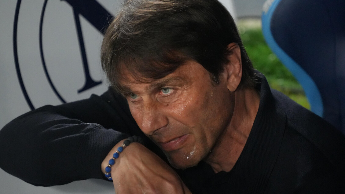 ANSACampania's tweet card. Il Napoli di Antonio Conte è stato sconfitto per 2-0 dall'Arezzo, squadra di Lega Pro, nella prima amichevole stagionale disputata nello stadio di Carciato, in Trentino. (ANSA)