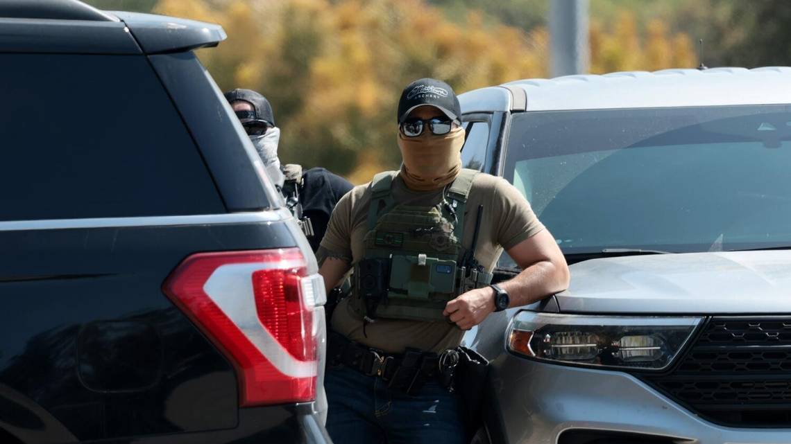 sacbee_news's tweet card. “Wearing masks is not necessary for ICE to perform its functions,” writes UC Berkeley Law School Dean Erwin Chemerinsky.