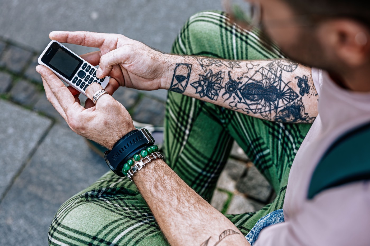 GettyCreativity's tweet card. How can brands use video to tap into consumers' need for digital detox in today’s landscape of content oversaturation?