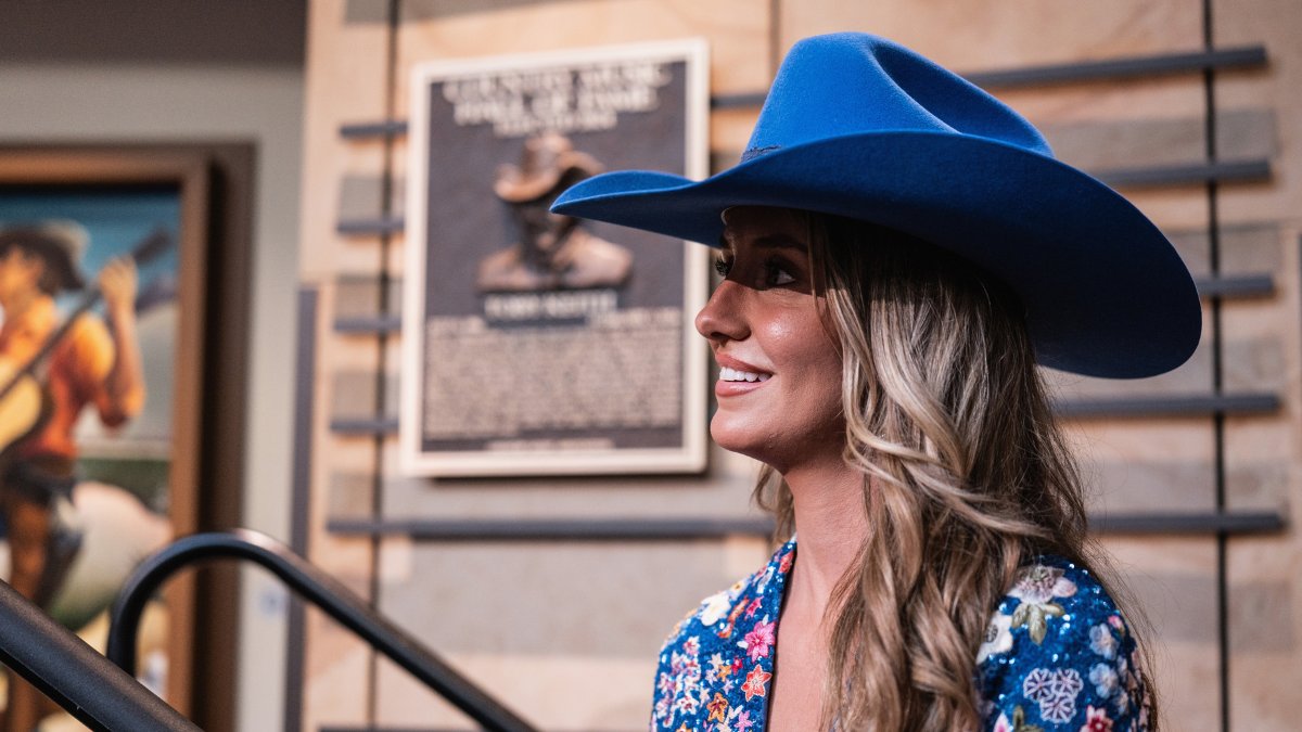 iHeartCountry's tweet card. Lainey Wilson surprised an unsuspecting audience, and shared a sweet moment with a young fan on stage. ❤️