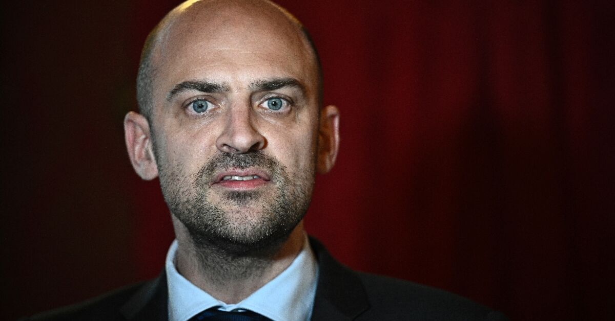 AlMonitor's tweet card. France's foreign minister urged Israel on Tuesday to allow international journalists into the besieged Palestinian territory of Gaza to "bear witness" to the situation after 21 months of war.The...