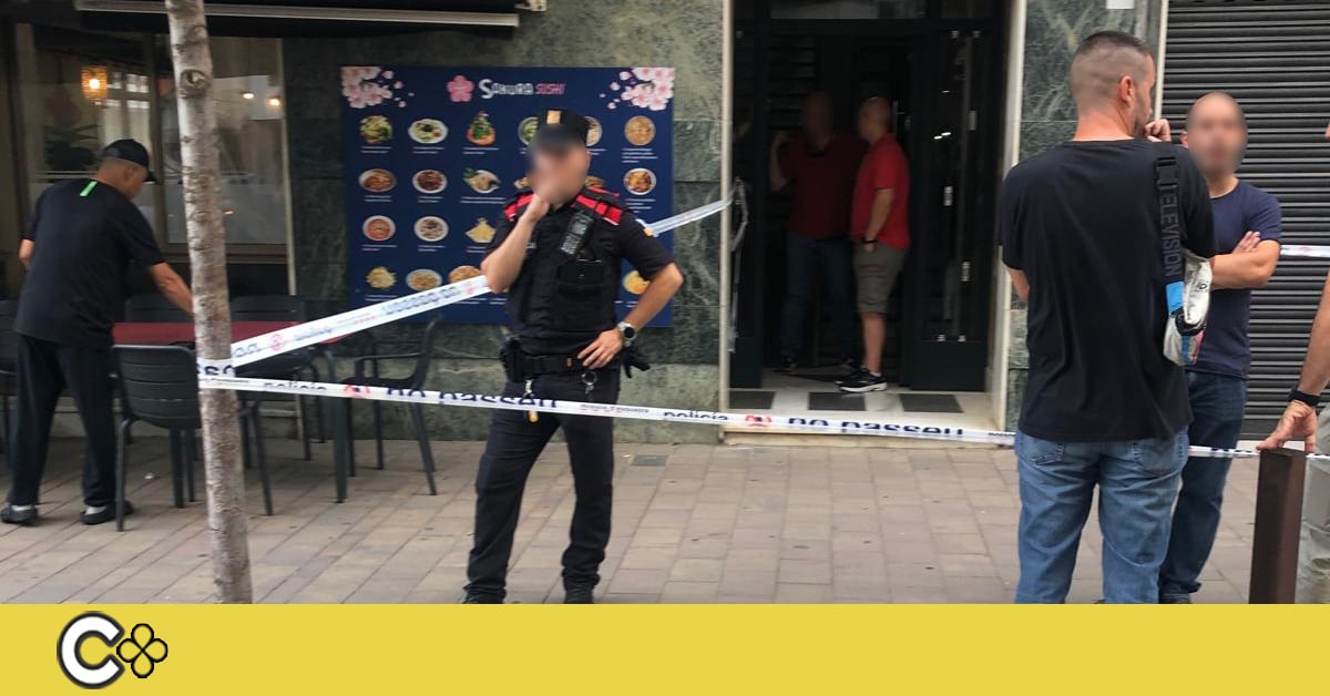 CalellaCOM's tweet card. Un home ha estat assassinat en un pis de Calella, al carrer Església 355, a l'alçada del carrer Àngel Guimerà. Els Mossos d’Esquadra han detingut la presumpta autora, una dona de 25 anys, al mateix...