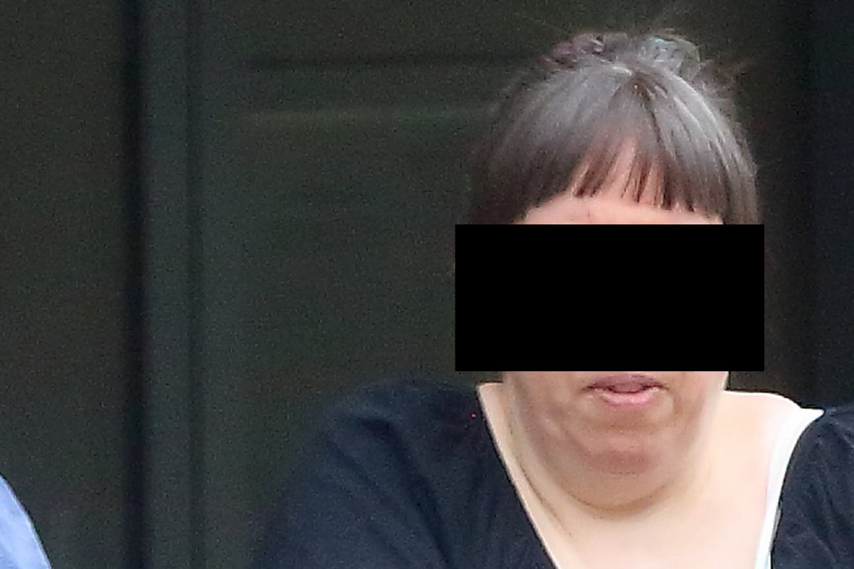 RPFDMOPO's tweet card. Maschinenbau-Studentin Anja R. aus Dresden kam dem Impfnachweis für ihre vier Kinder nicht nach und muss jetzt zahlen. | TAG24