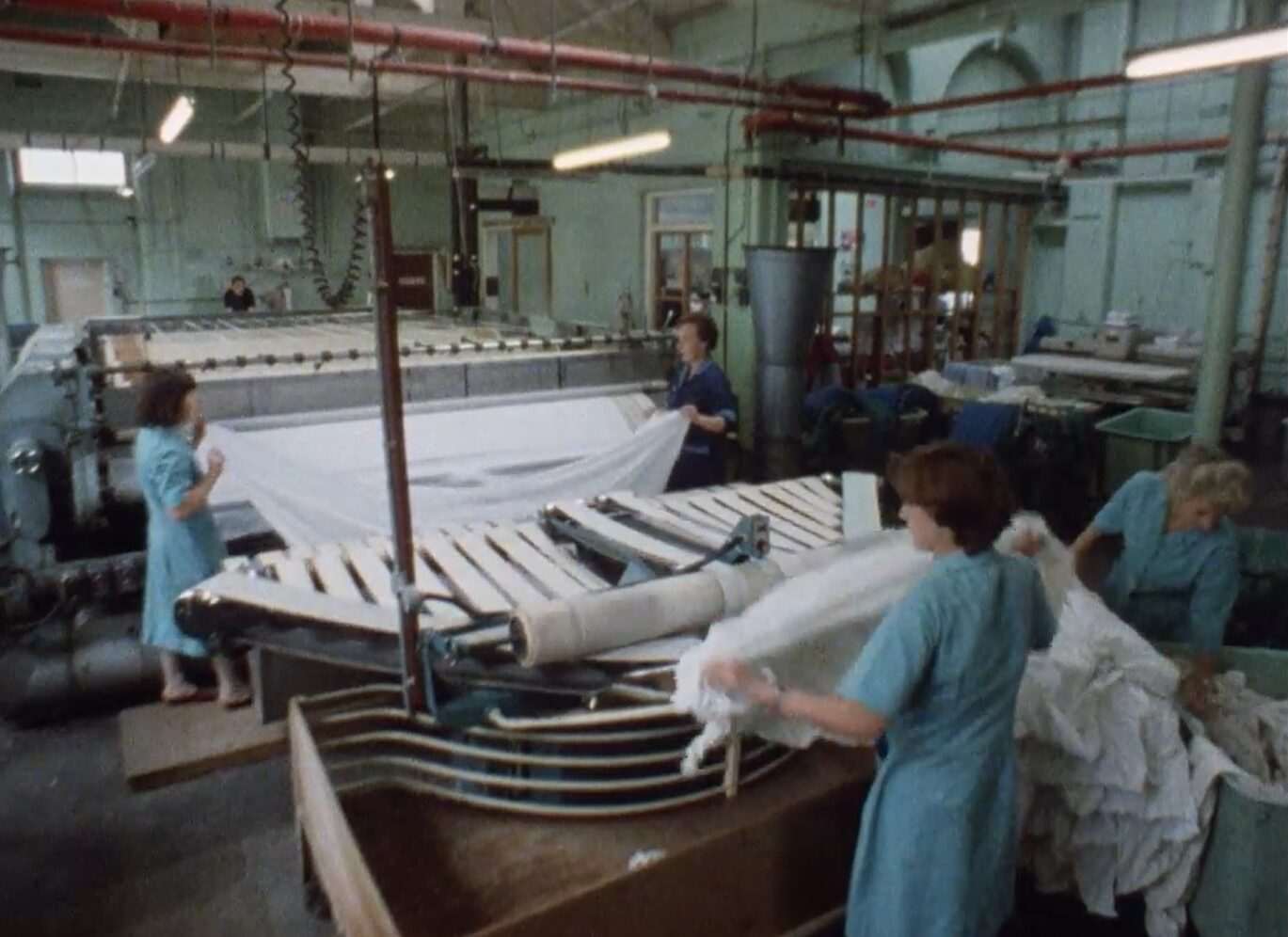 HealthWorkersU1's tweet card. The documentary from 1985 portrays the work and life of women workers in a NHS hospital laundry