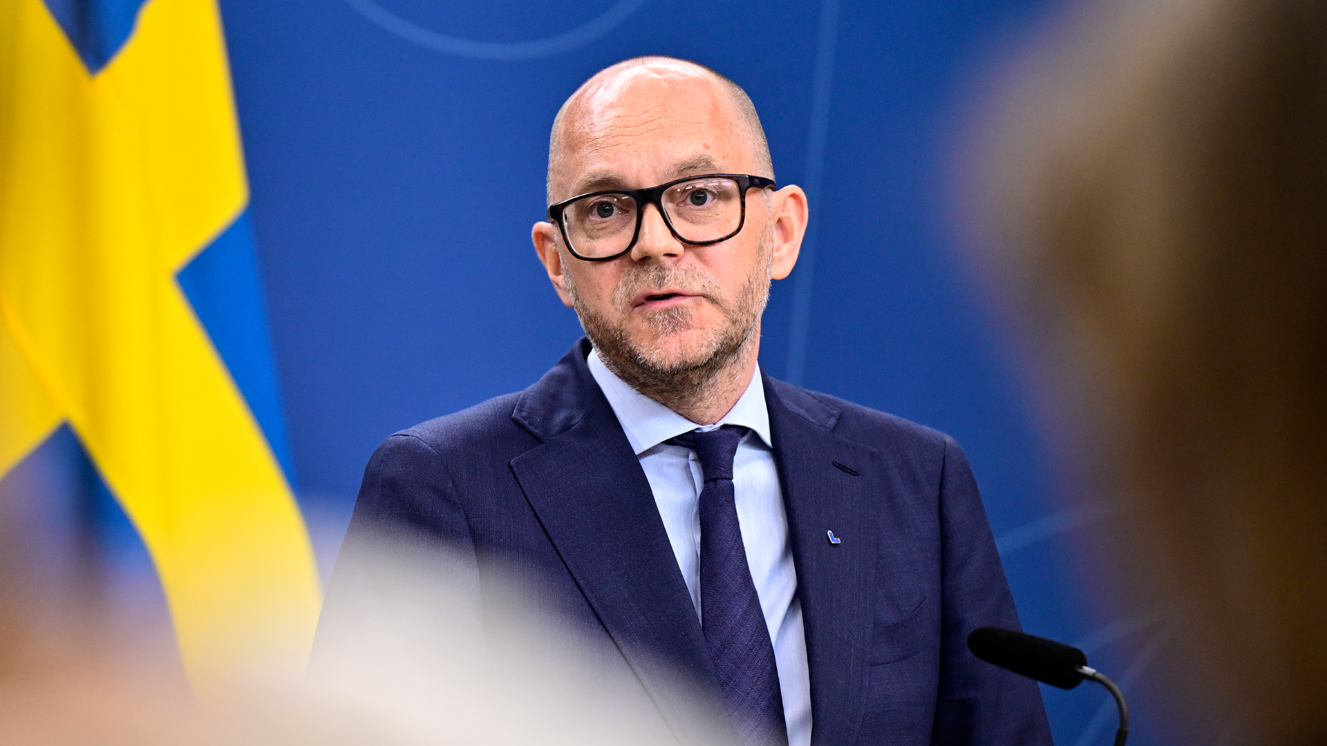 tv4filippa's tweet card. Arbetsmarknadsminister Johan Britz (L) ägde Saab-aktier för 1,5 miljoner • IMM: ”Kan vara jäv”