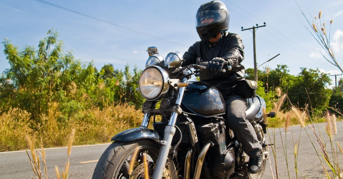 Froedtert's tweet card. Practice these motorcycle safety tips every time you ride, including equipment checks, protective gear and passenger protection from Froedtert & the Medical College of Wisconsin adult Level I Trauma...