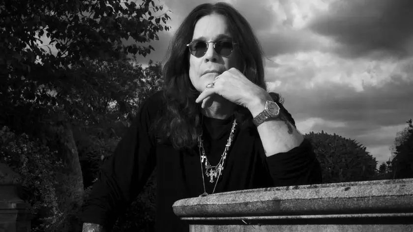 Pustelnik5's tweet card. Nie żyje Ozzy Osbourne - legendarny muzyk, założyciel zespołu Black Sabbath i autor tekstów. "Książę Ciemności" miał 76 lat. Zmarł - jak podano w oświadczeniu - "w otoczeniu rodziny".