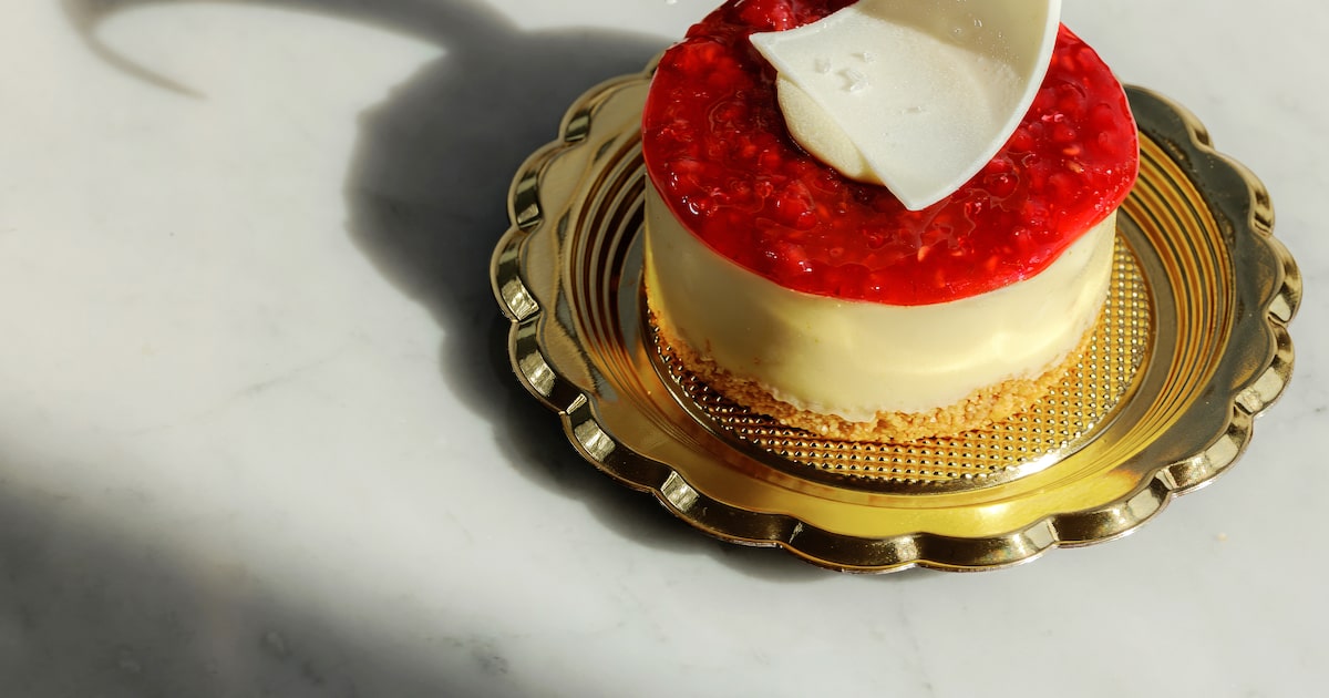 sblaskovich's tweet card. Botolino in Dallas sells gelato, affogato, cakes and truffles.