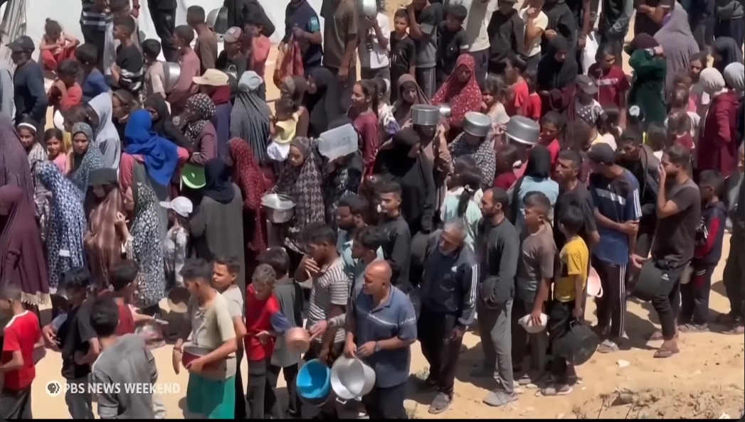 RevPermanente's tweet card. À Gaza, plus d'un millier de Gazaouis ont été assassinés dans les files de distribution alimentaires depuis fin mai. Dans les dernières 48h, trente-trois personnes sont mortes de faim, dont de...