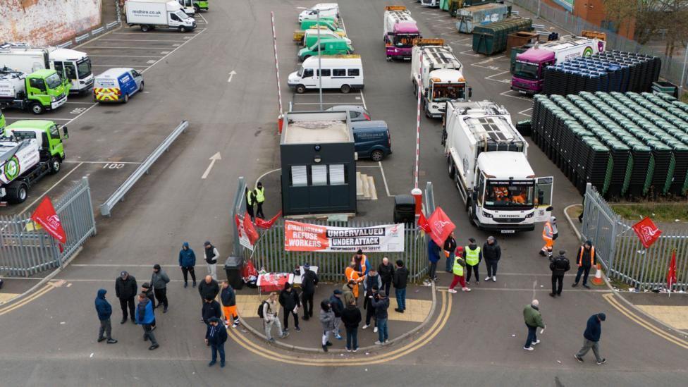 labourstart's tweet card. The FBU says unions affiliated to Labour will not tolerate a "betrayal" of striking bin workers.