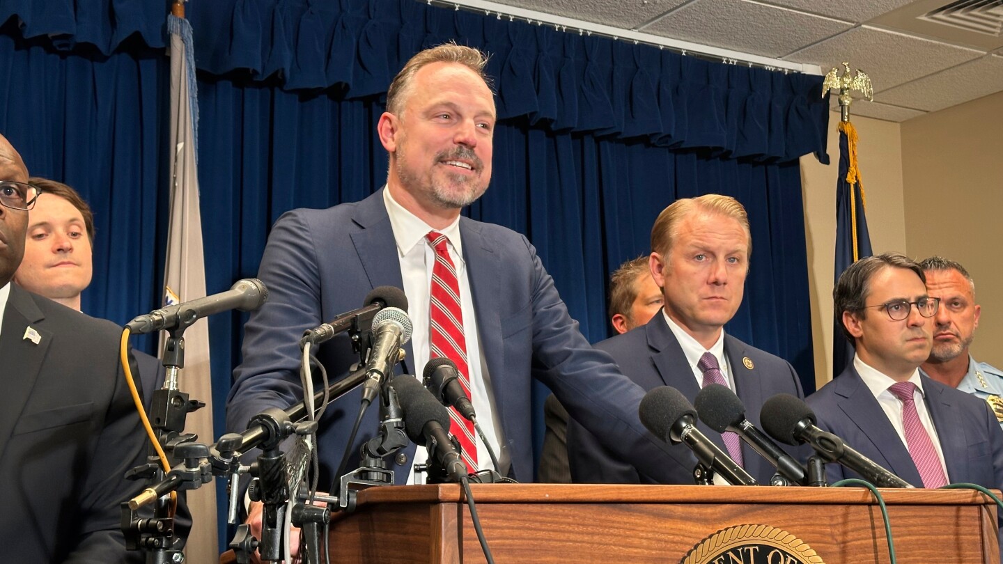 skarnowski's tweet card. A federal grand jury has indicted the man accused of fatally shooting a prominent Minnesota state representative and her husband and seriously wounding a state senator and his wife.