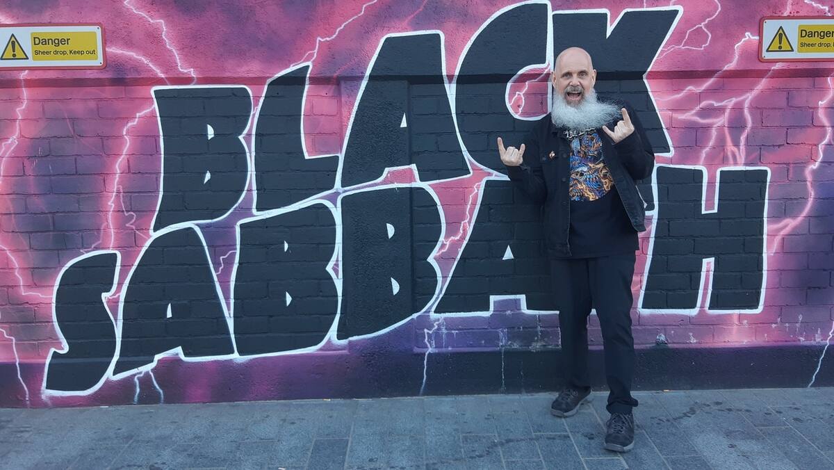 JdeMontreal's tweet card. Le Québécois Robert Côté a assisté au dernier concert de Black Sabbath et Ozzy Osbourne, le 5 juillet, à Birmingham.