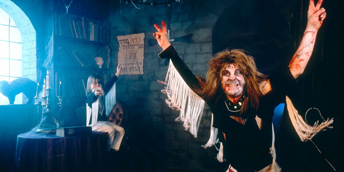 CG0386's tweet card. Ozzy Osbourne prägte den Heavy Metal wie kaum ein anderer, als Solokünstler und als Sänger von Black Sabbath. Bilder eines verrückten Lebens.