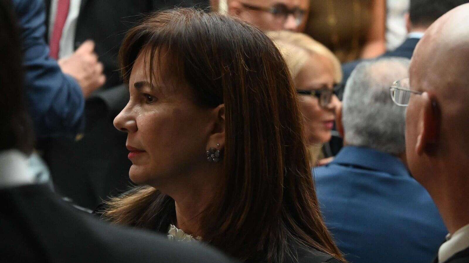 OscarJSerrano2's tweet card. En una orden que refleja desacuerdo con el desenlace del caso, la juez federal Silvia Carreño Coll estableció que la vista de aceptación de culpa será en persona y no por videoconferencia. La juez...