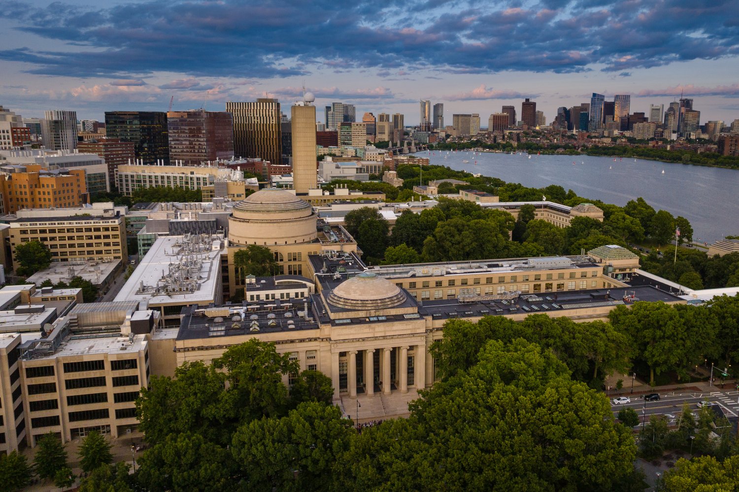 BlueprintMIT's tweet card. The MIT Economics department will launch the James M. and Cathleen D. Stone Center on Inequality and Shaping the Future of Work, led by Daron Acemoglu and co-directors David Autor and Simon Johnson,...