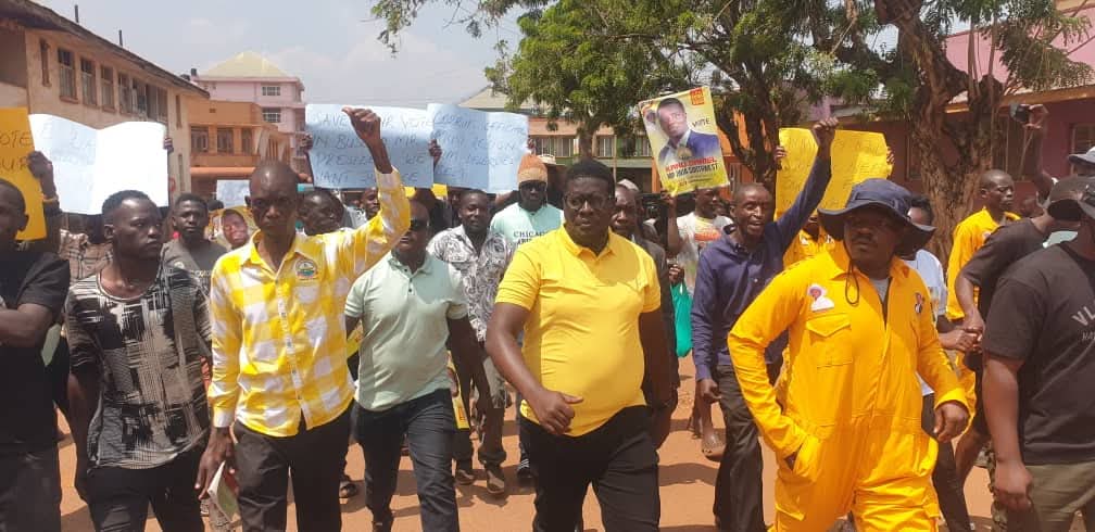 NileWires's tweet card. Former Jinja Resident District Commissioner (RDC) Eric Sakwa on Monday led a protest through the streets of Jinja City after suffering a heavy defeat in the National Resistance Movement (NRM) prima…