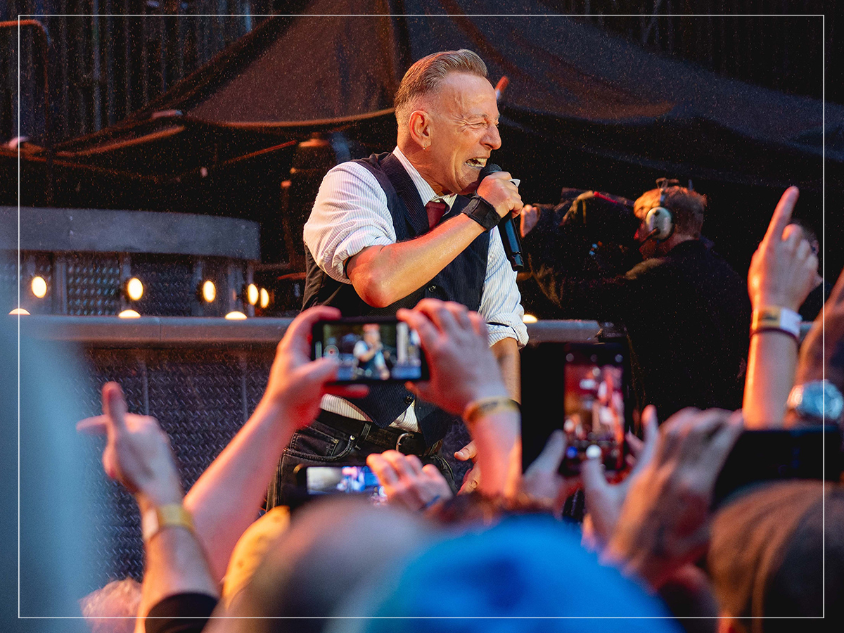 Joe_Roberts's tweet card. Bruce Springsteen is well known for performing many mammoth concerts over the years, but which one was his longest?