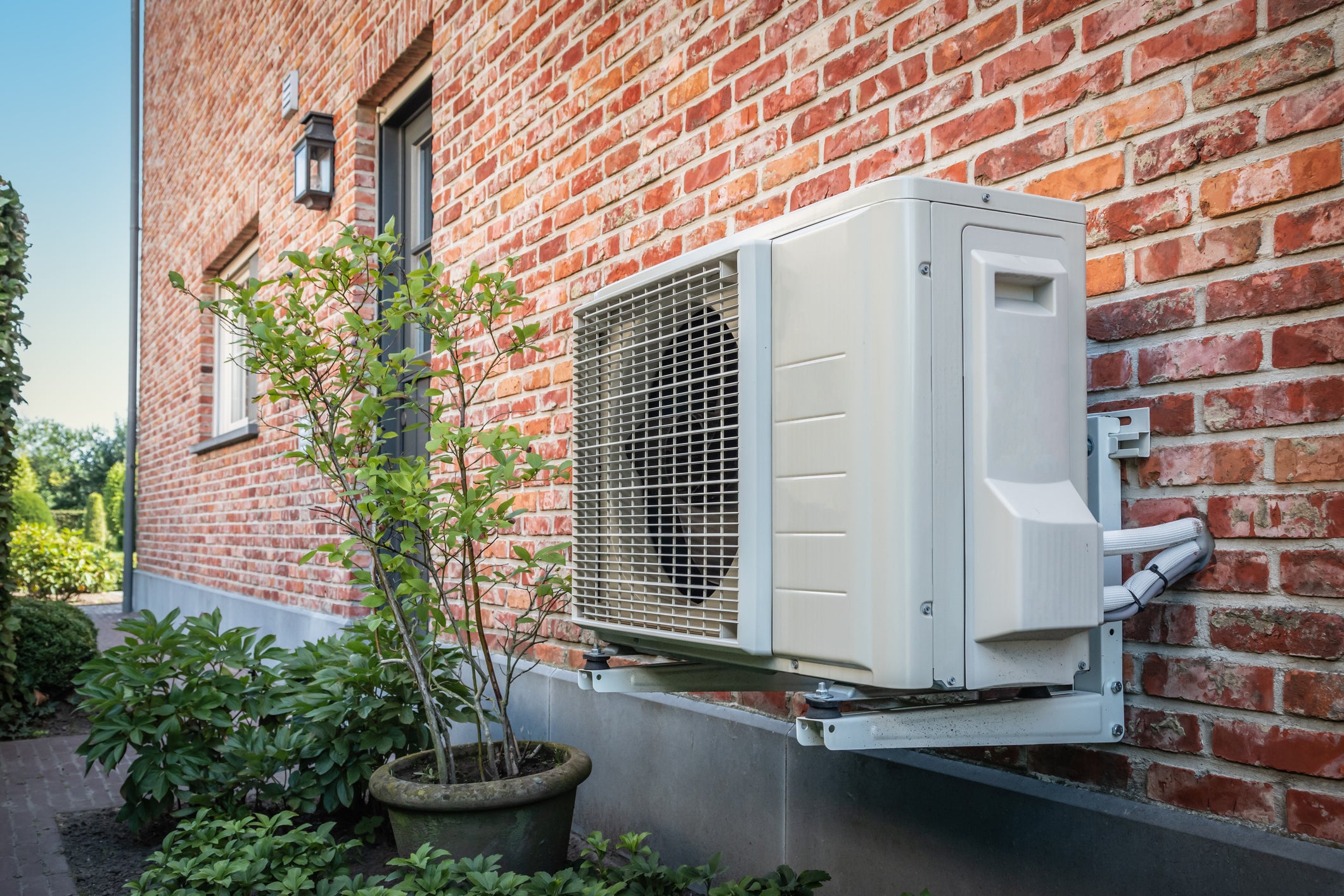 EDFEnergyEX's tweet card. By Jolette Westbrook Heat pumps can offer significant winter heating savings for 82% of MA homes if outdated electric rates are reformed. Current MA electric rates hinder climate goals and discourage...