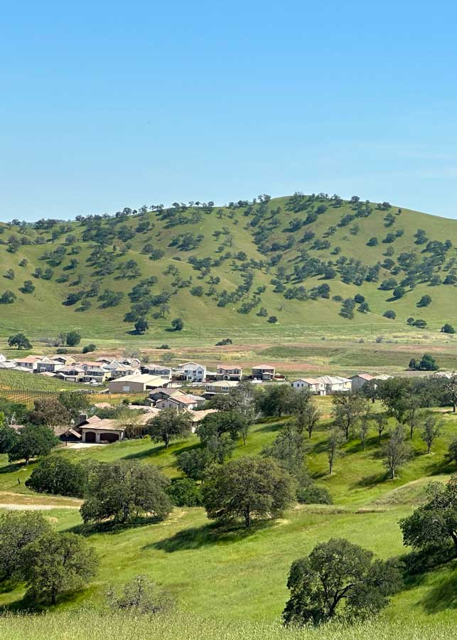 SJVWater's tweet card. A water district 200 miles north of Kern County is fighting back against a local agency’s threat to terminate an agreement that has supplied a 600-home
