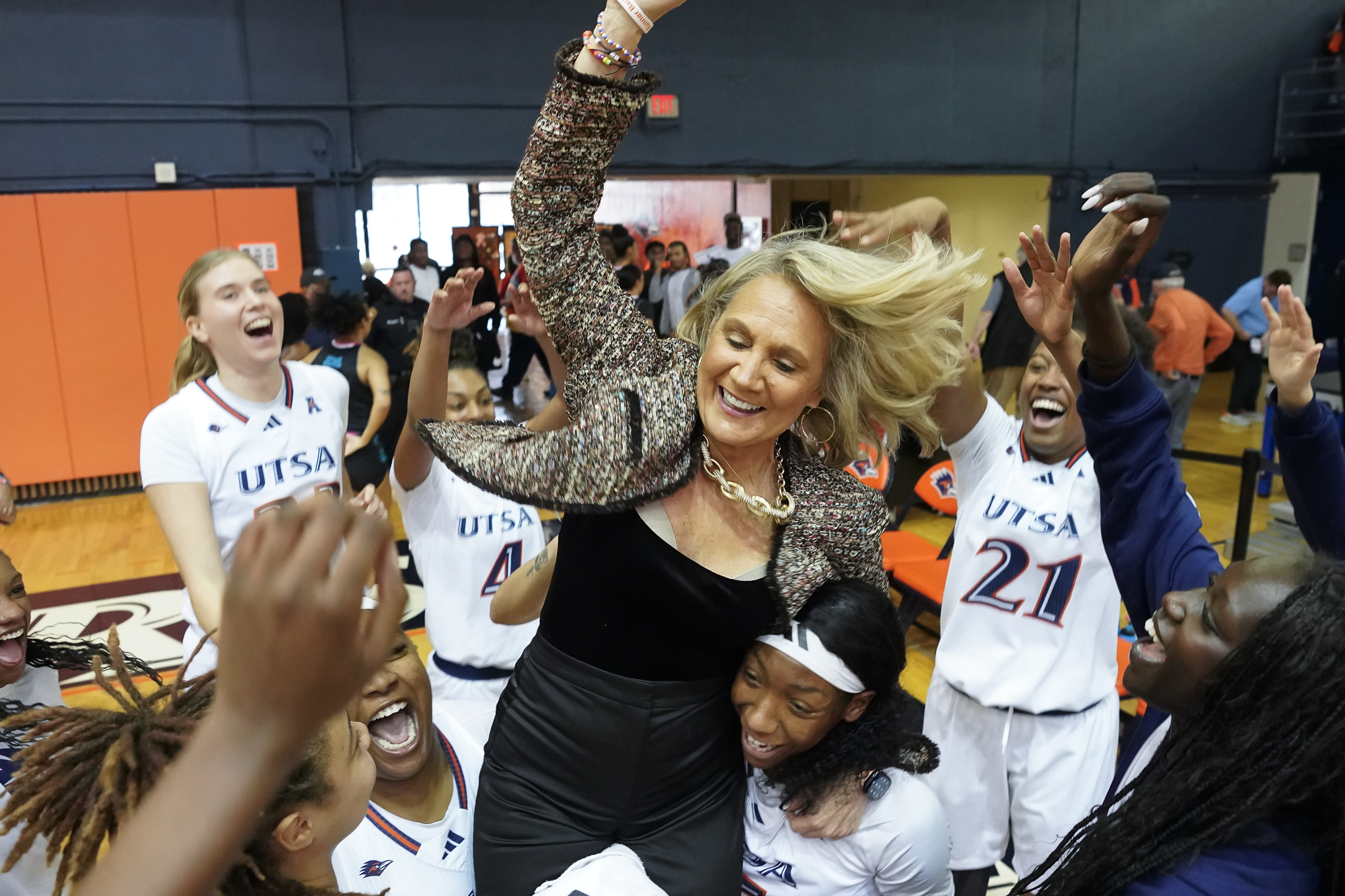 GregLuca's tweet card. Aston has rebuilt the Roadrunners' women's basketball program in her four years at the helm, leading the group to a record-setting 26 wins last season.