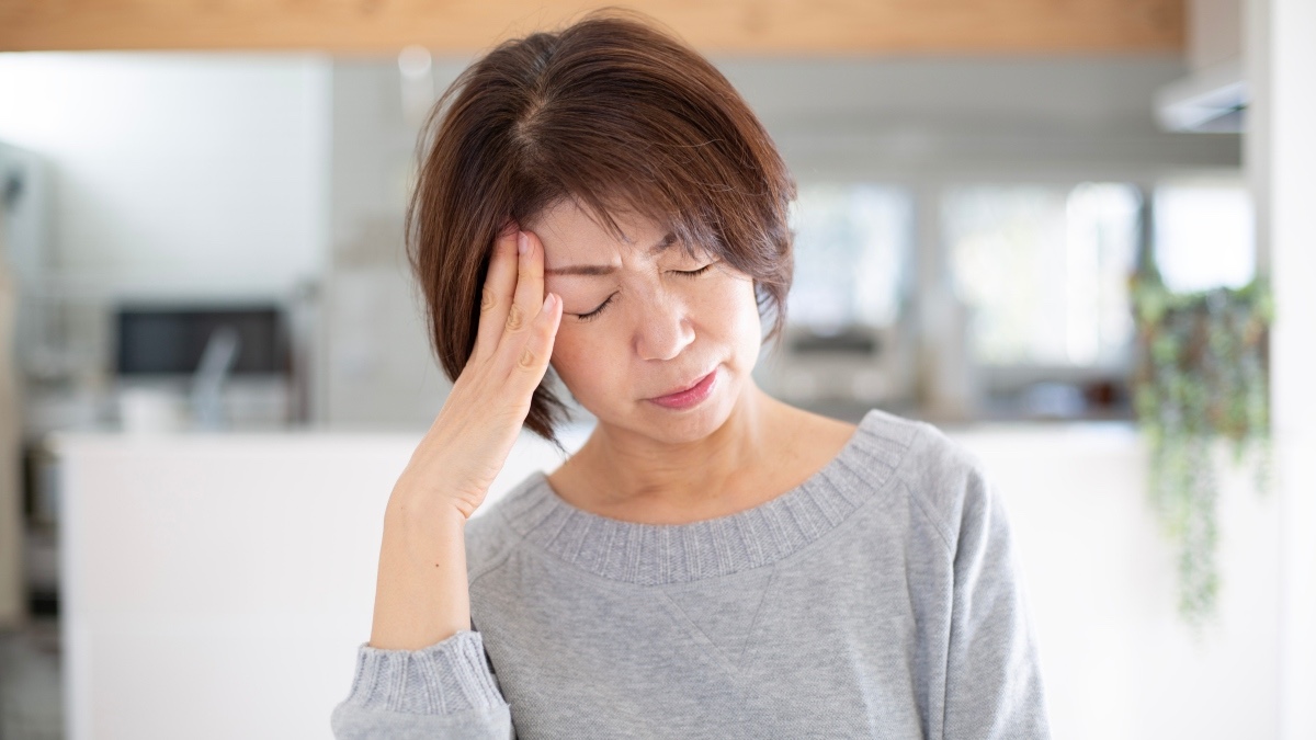 ContentFac's tweet card. A doctor reveals the symptoms of low blood sugar, like fatigue and headache, plus how to bring your levels back up fast and when to seek help.