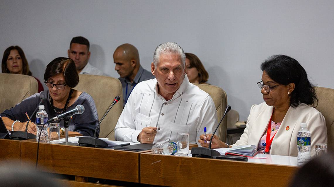 ngameztorres's tweet card. Una ministra enfrentó críticas por decir que las personas que mendigan en Cuba simplemente están “disfrazadas de mendigos”.