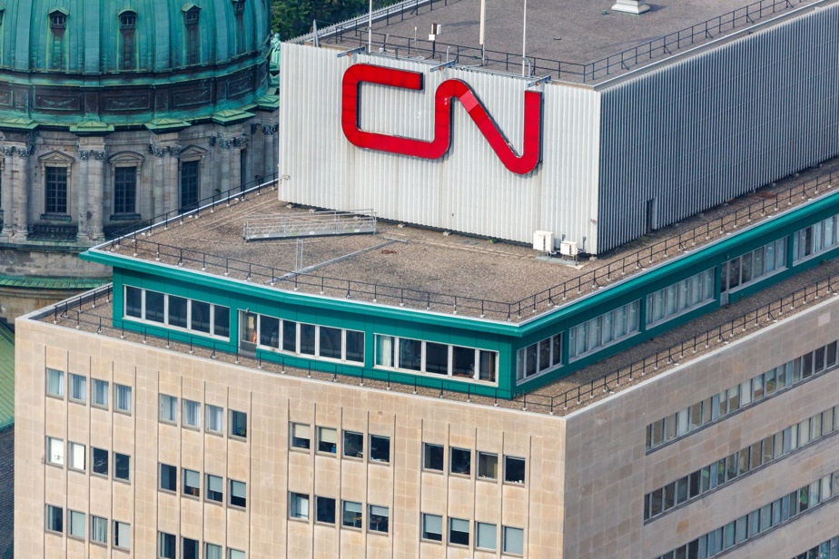 LP_LaPresse's tweet card. Tel que craint par plusieurs observateurs, le Canadien National abaisse ses prévisions pour l’année.