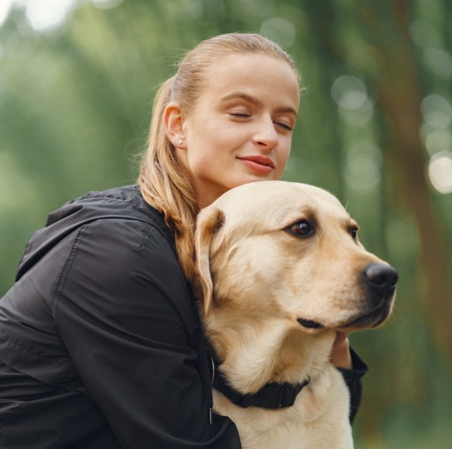 PennNeuroKnow's tweet card. Connections with a pet support mental health. How do emotional support animals help manage symptoms of mental illnesses and how does the brain react to this connection?